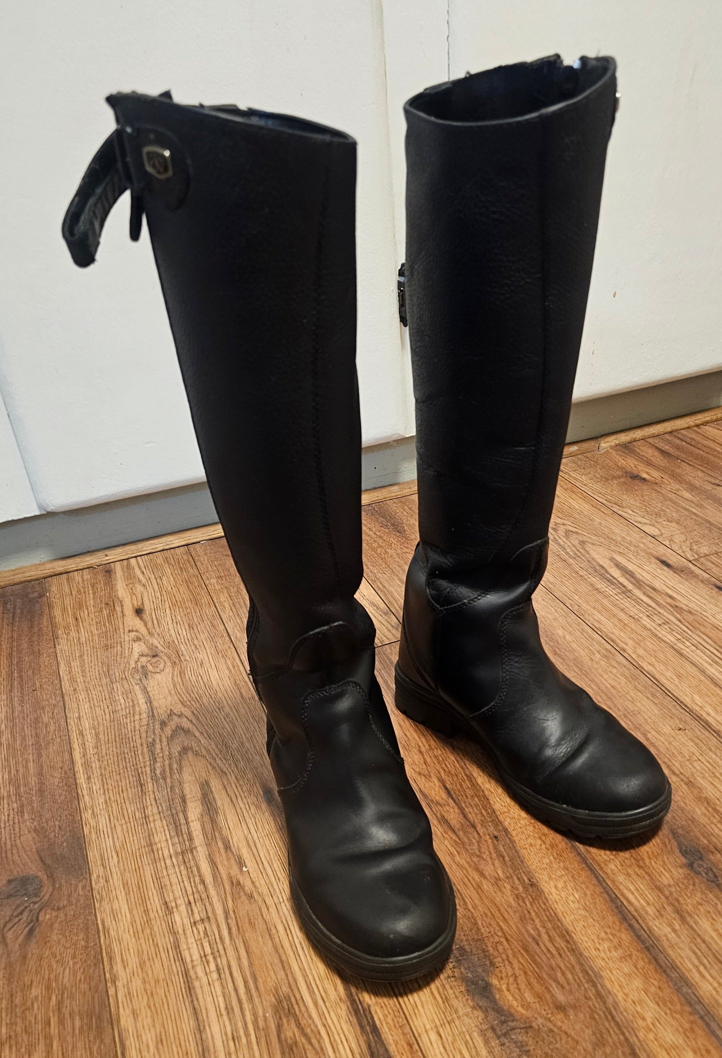 Ovation Moorland II Highrider woman's tall riding boots size 7.5 used