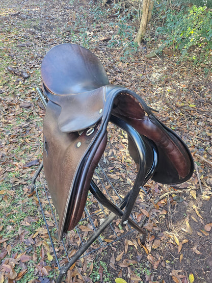 17" Stübben Used English AP Saddle