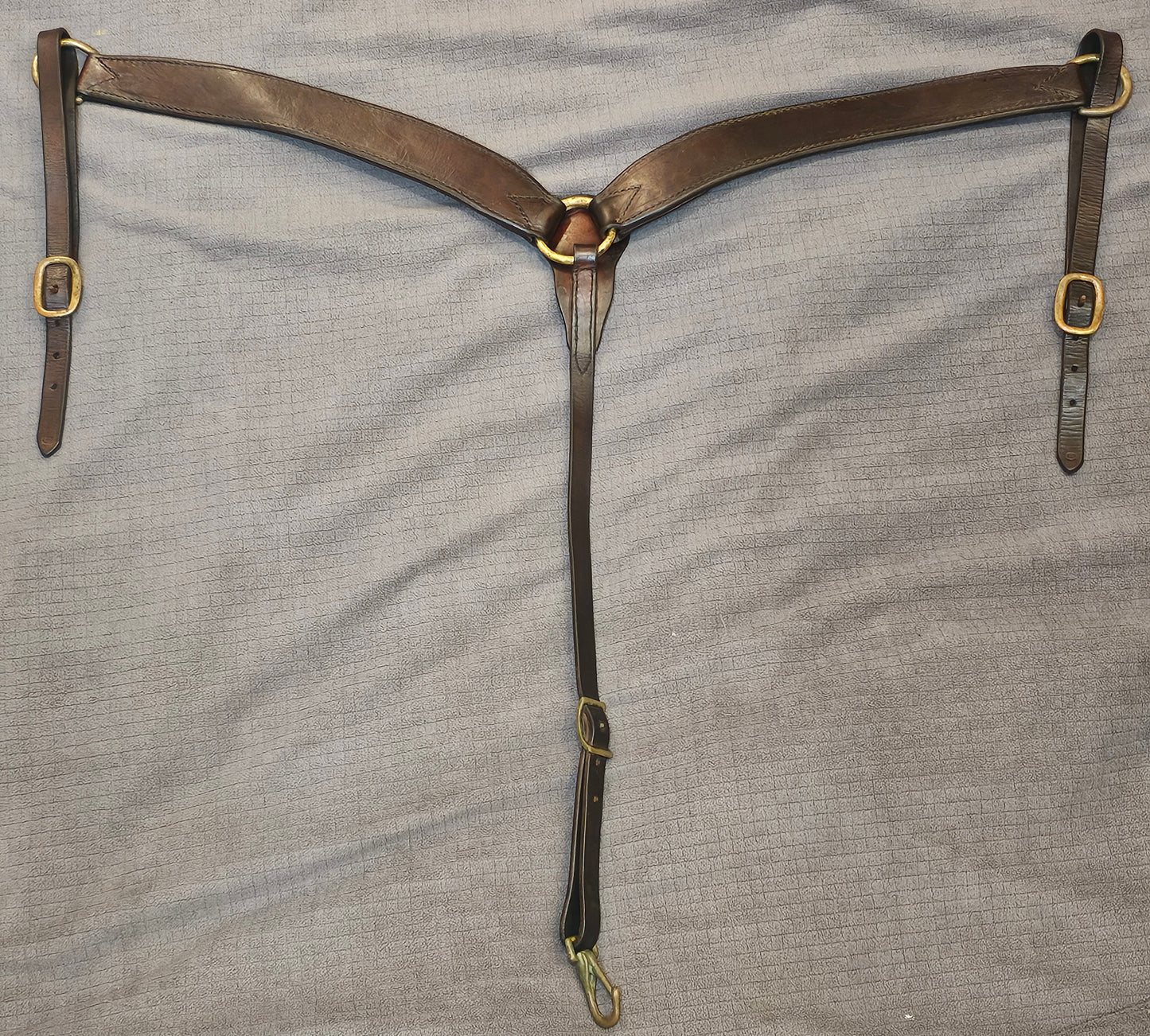 Contoured western horse breast collar, quality leather, stamped RE