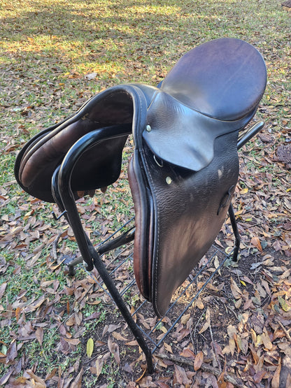 17" Stübben Used English AP Saddle