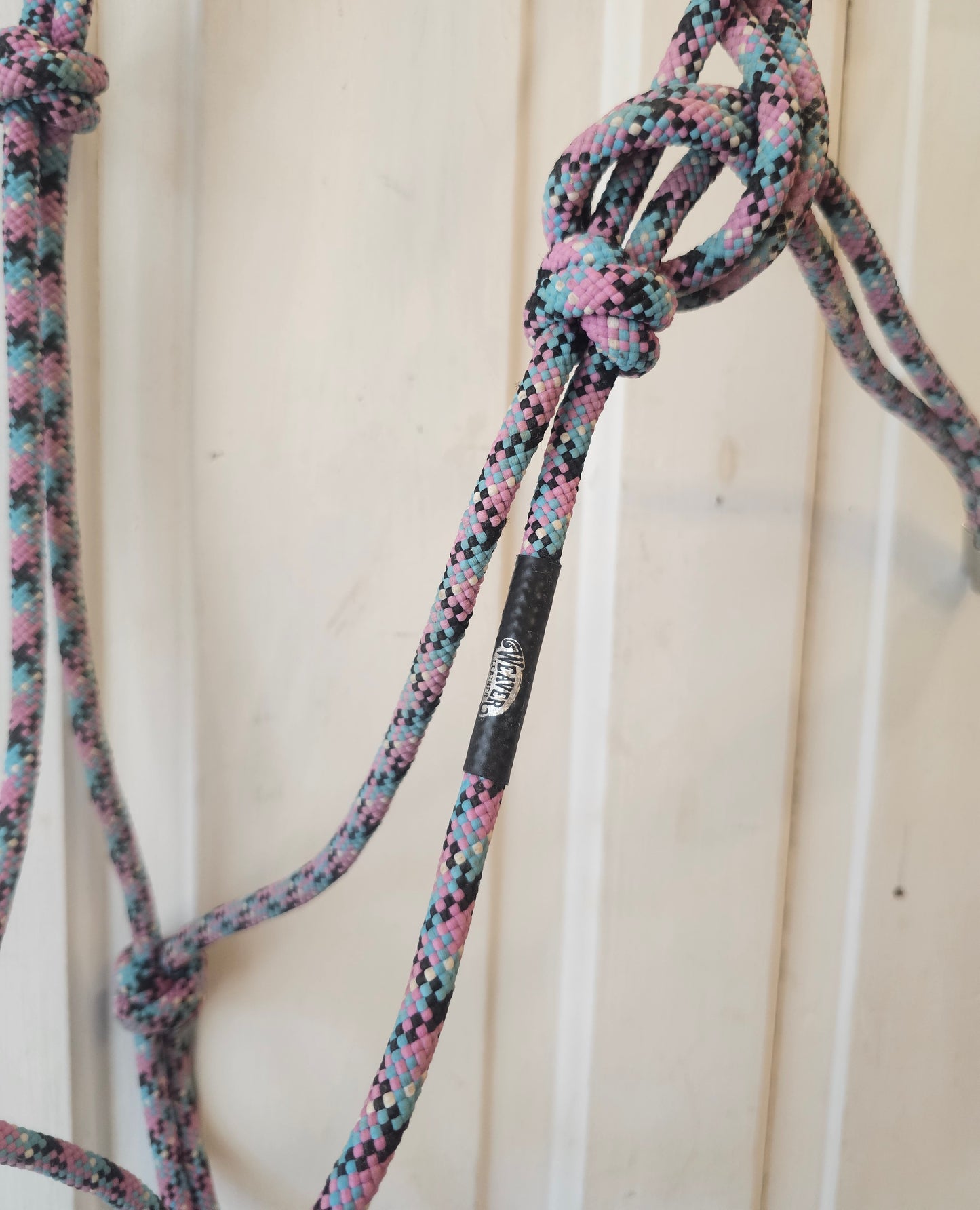 New Weaver Silvertip Stiff Rope Halter pink/blue/black